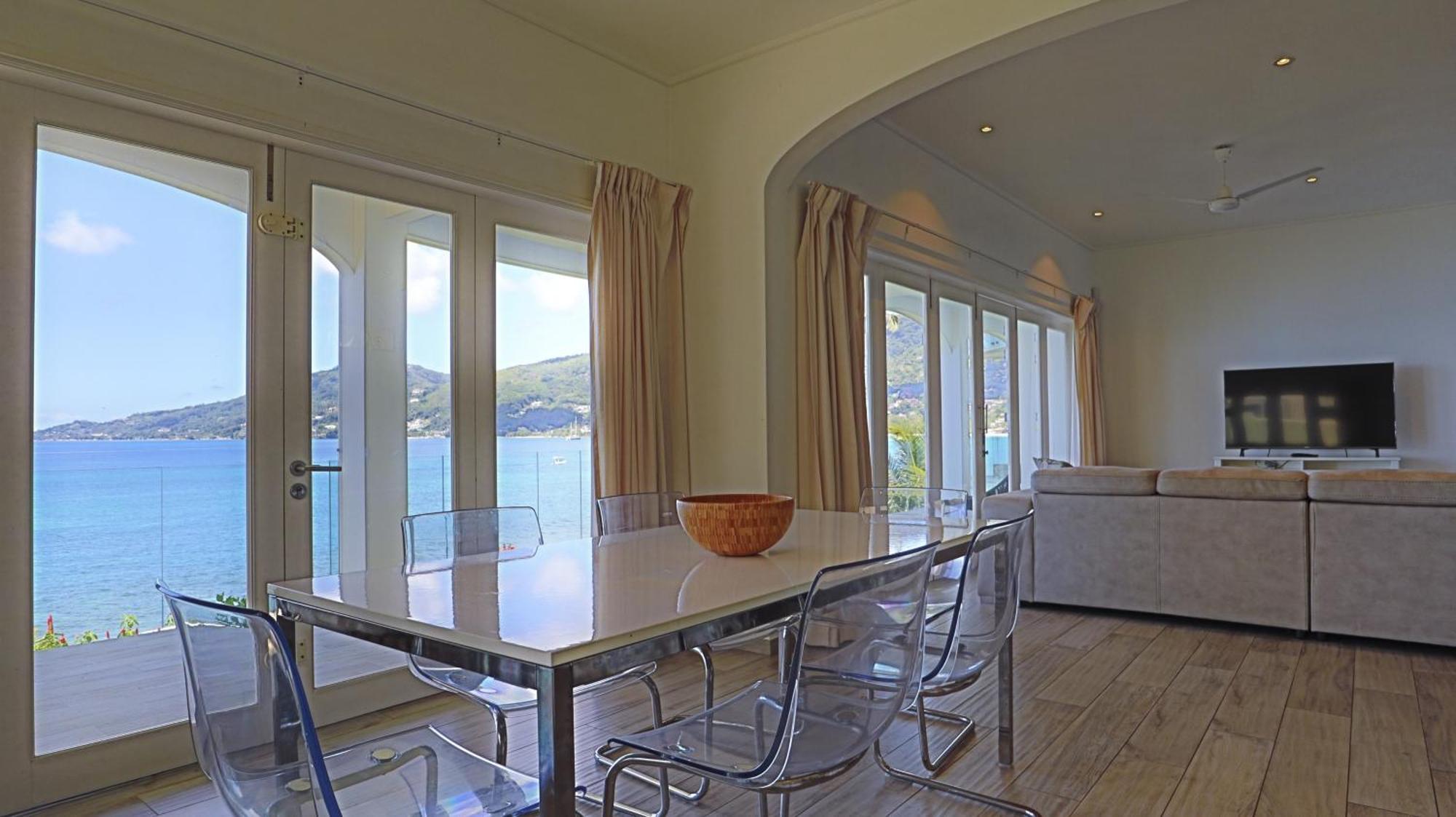 Апарт-отель Vallonend Beachfront With Excellent View