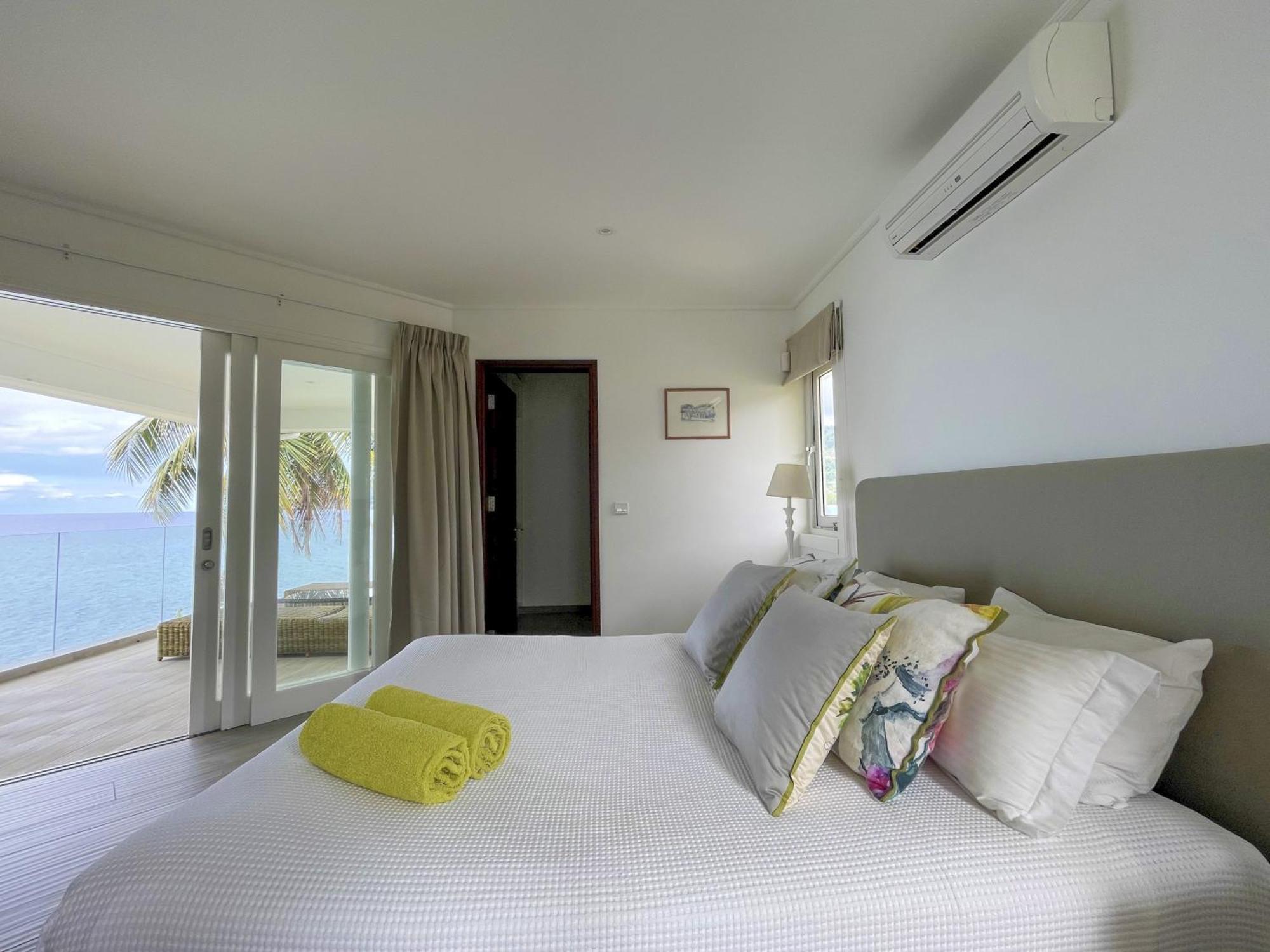 Vallonend Beachfront With Excellent View 3*