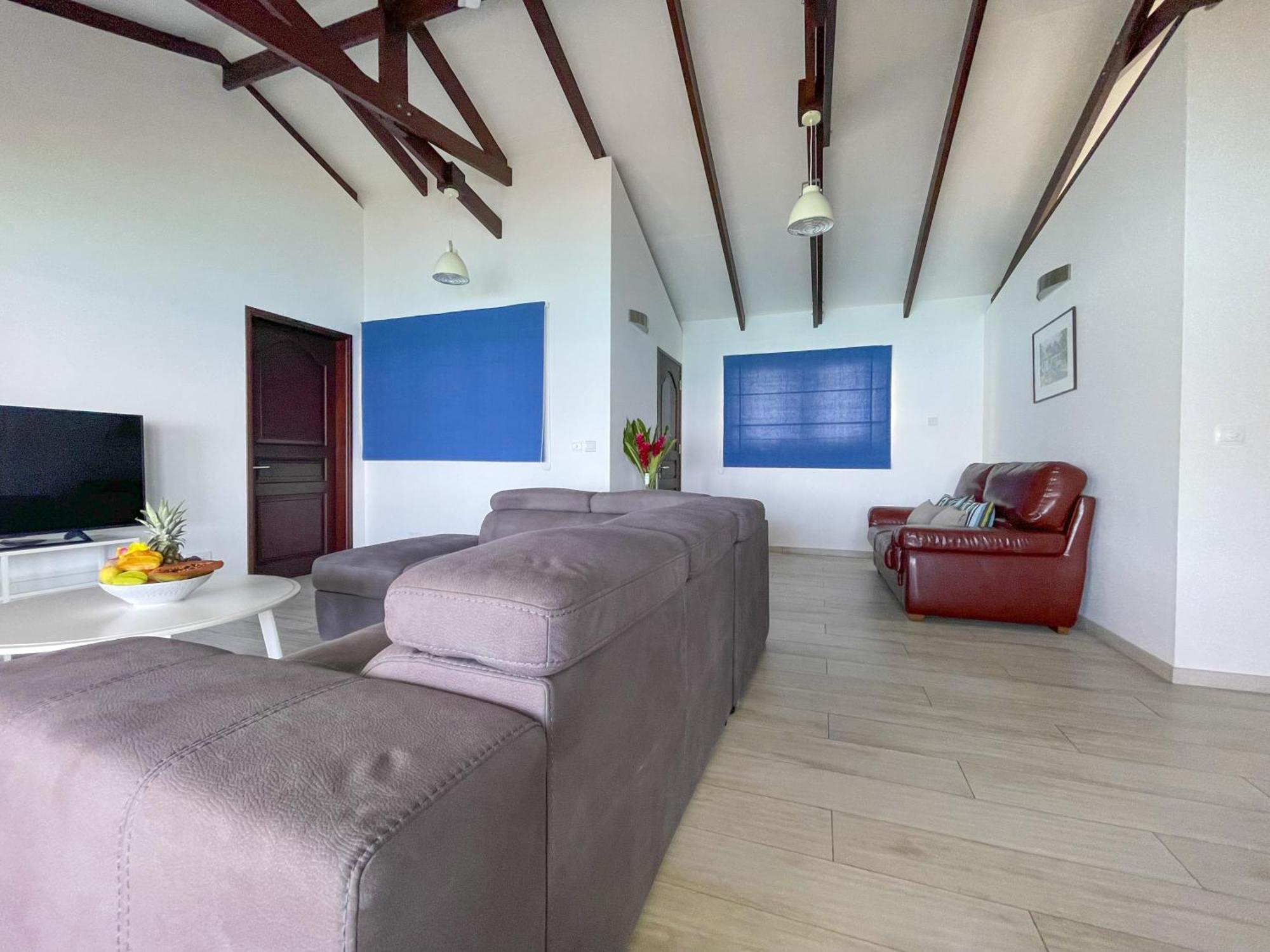 Vallonend Beachfront With Excellent View 3*