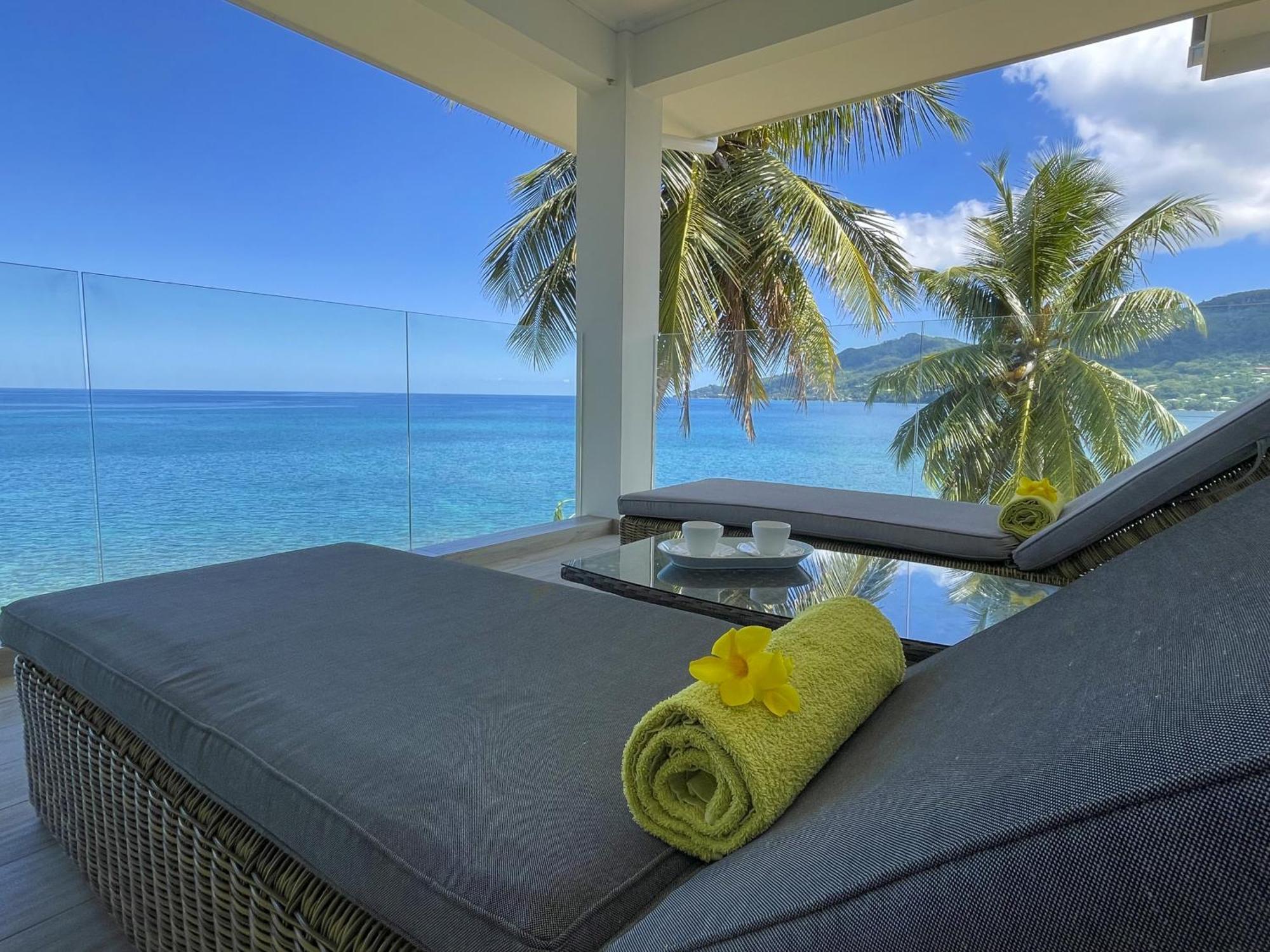Vallonend Beachfront With Excellent View Бель-Омбр