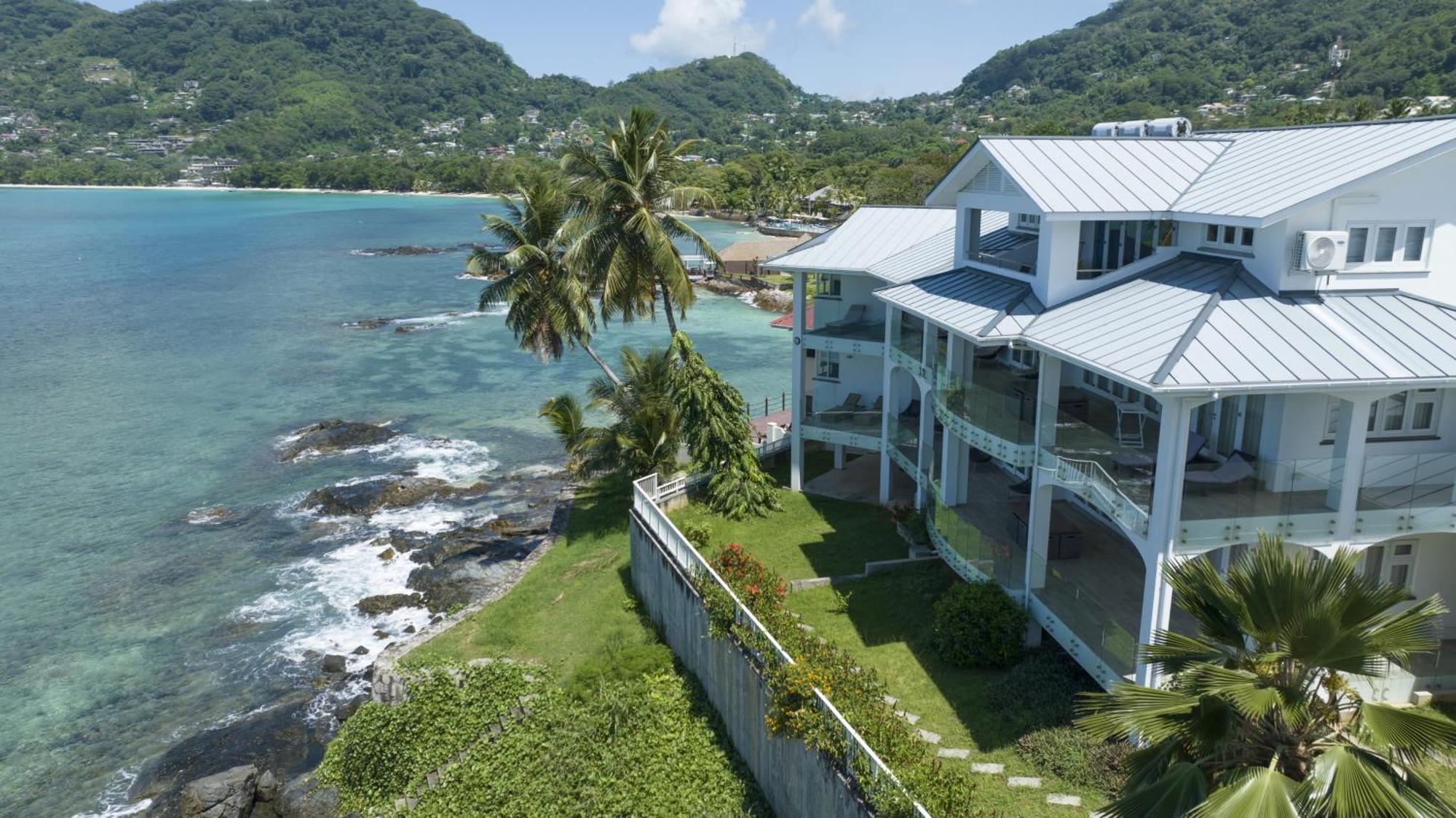 Апарт-отель Vallonend Beachfront With Excellent View